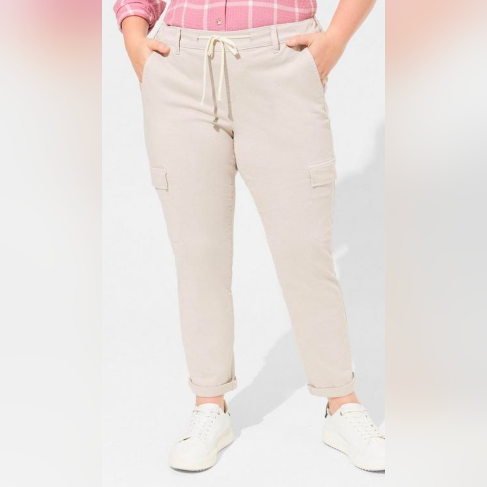 TORRID Pull-On Weekend Straight Stretch Twill Cargo Mid-Rise Pant
